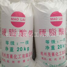 开车千万别穿洞洞鞋!有人因为油门被卡住导致事故发生